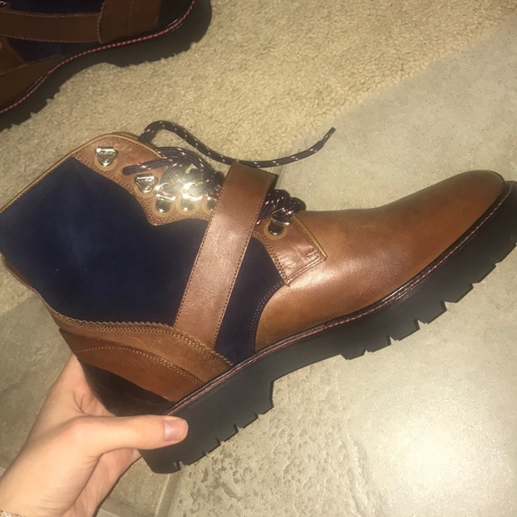 Authentic BURBERRY Boots. Worn twice. Like new. - Picture 8 of 15